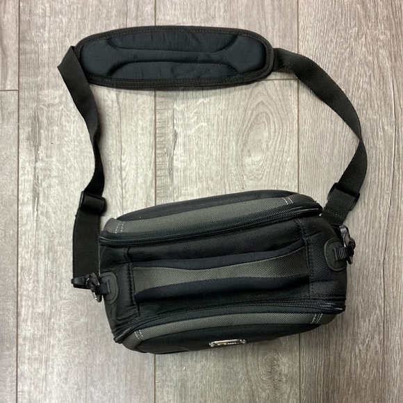 Case Logic Compact Systems Camera Case - Picture 3 of 7